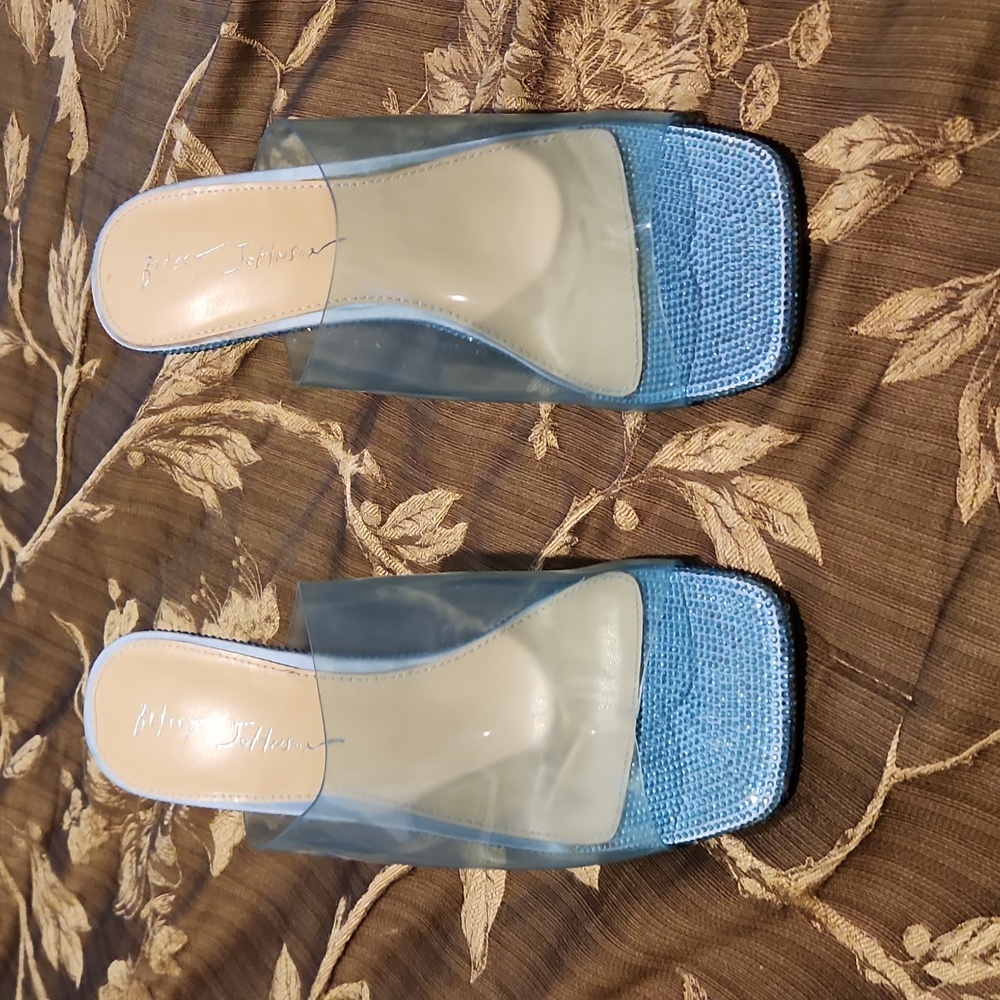 Betsey Johnson lt blue size 8 dress heels..